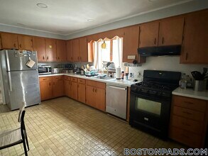 11 Bowdoin St in Medford, MA - Building Photo - Building Photo