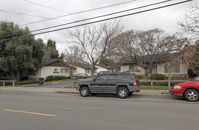 798 Blossom Way in Hayward, CA - Foto de edificio - Building Photo