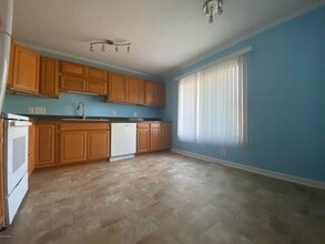 220 Lakewood Dr in Jacksonville, NC - Building Photo - Building Photo