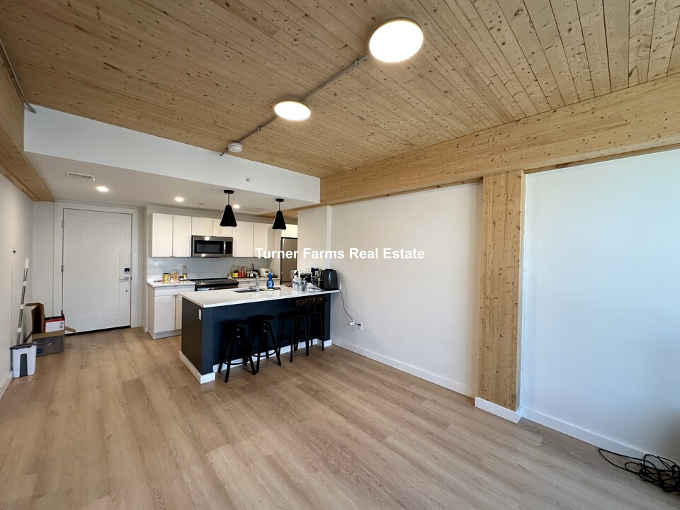 11 E Lenox St, Unit 205 in Boston, MA - Building Photo