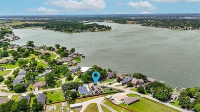 923 Lake View Dr in Montgomery, TX - Building Photo - Building Photo