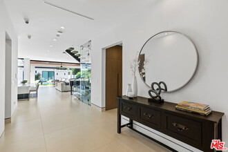 5026 Petit Ave in Los Angeles, CA - Building Photo - Building Photo