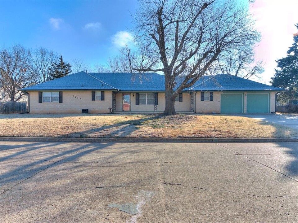 1213 Barkley Ave in Norman, OK - Foto de edificio