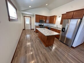 1726 Aspen Ct in New Richmond, WI - Foto de edificio - Building Photo