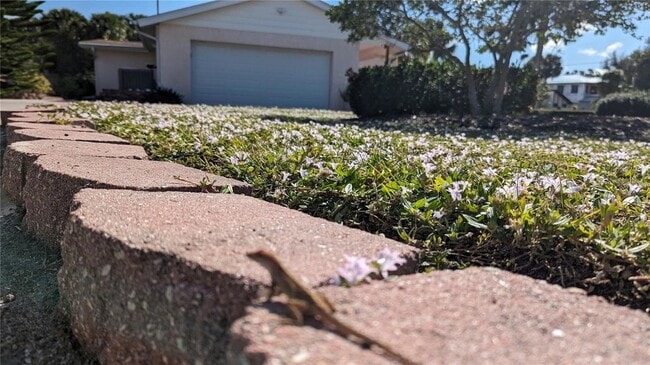 2500 Bayshore Rd in Nokomis, FL - Foto de edificio - Building Photo
