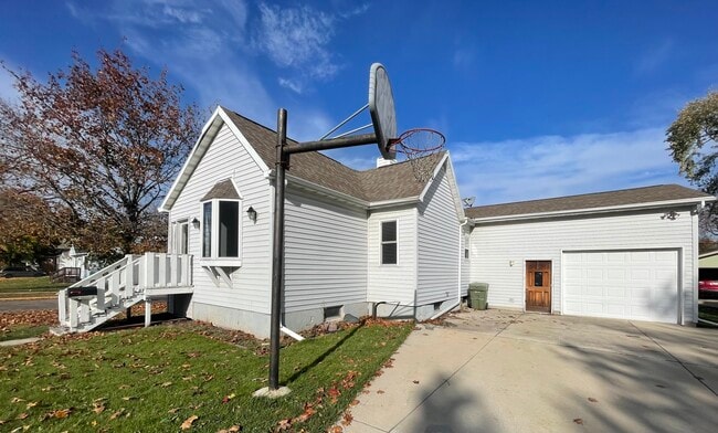 property at 485 Thomas St