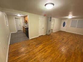 601 S Fourth St, Unit Downstairs