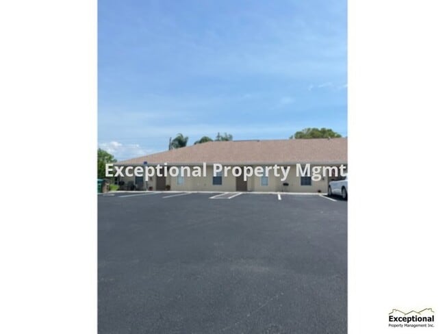 1242 SE 8th St in Cape Coral, FL - Building Photo - Building Photo