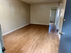 646 Admirals Rd in Victoria, BC - Building Photo