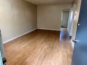 646 Admirals Rd in Victoria, BC - Building Photo - Building Photo