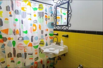 3710 Collins Ave in Miami Beach, FL - Building Photo - Building Photo