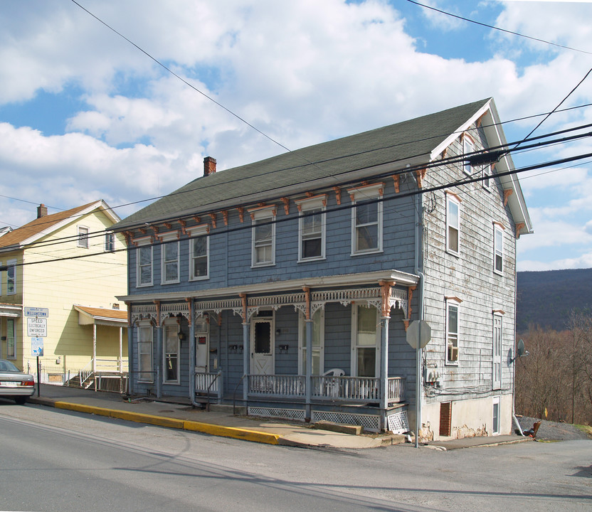 438 W Market St in Williamstown, PA - Building Photo