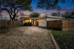 904 Plateau Cir in Austin, TX - Building Photo