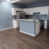 351 Southwestern Pky in Louisville, KY - Building Photo