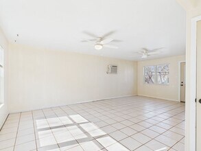 512 Kraupahen St in Fredericksburg, TX - Building Photo - Building Photo