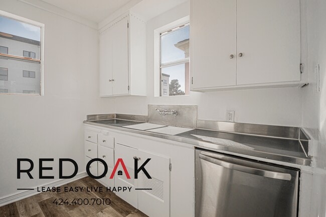 5162 1/2 Clinton Ave in Los Angeles, CA - Building Photo - Building Photo