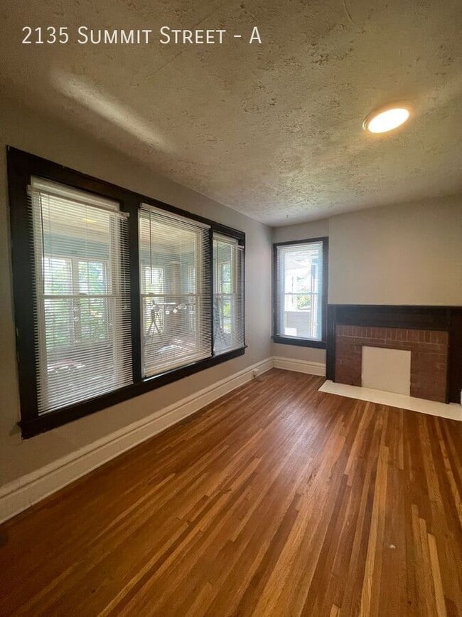 2135 Summit St in Columbus, OH - Building Photo - Building Photo