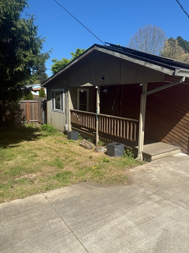 8524 SE 28th Ave in Milwaukie, OR - Foto de edificio - Building Photo