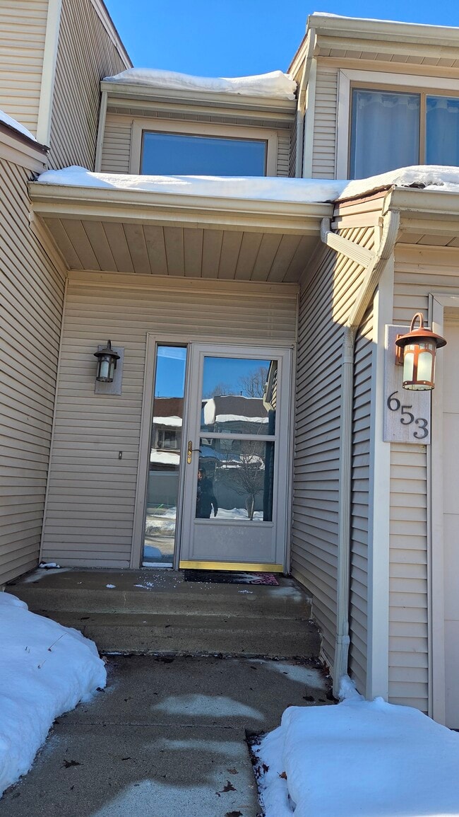 653 Glasgow Ct in Rochester Hills, MI - Foto de edificio - Building Photo