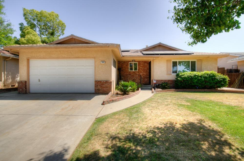 1503 E Warner Ave in Fresno, CA - Foto de edificio