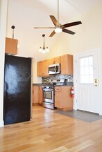 220 North Ave-Unit -APT 2 in Burlington, VT - Foto de edificio - Building Photo