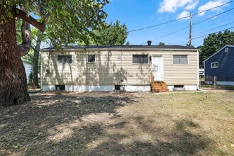 1050 Ozment Dr in Florissant, MO - Foto de edificio - Building Photo