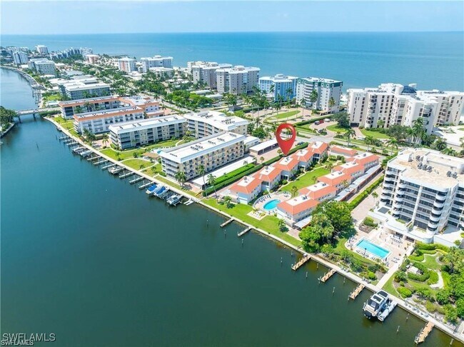 property at 3070 Gulf Shore Blvd N