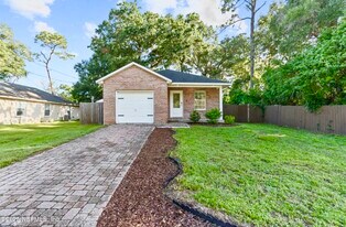 10621 Oak Crest Dr in Jacksonville, FL - Building Photo
