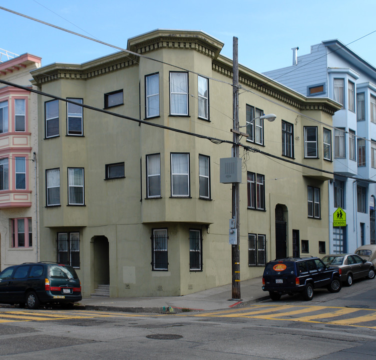 1590 Washington St in San Francisco, CA - Building Photo