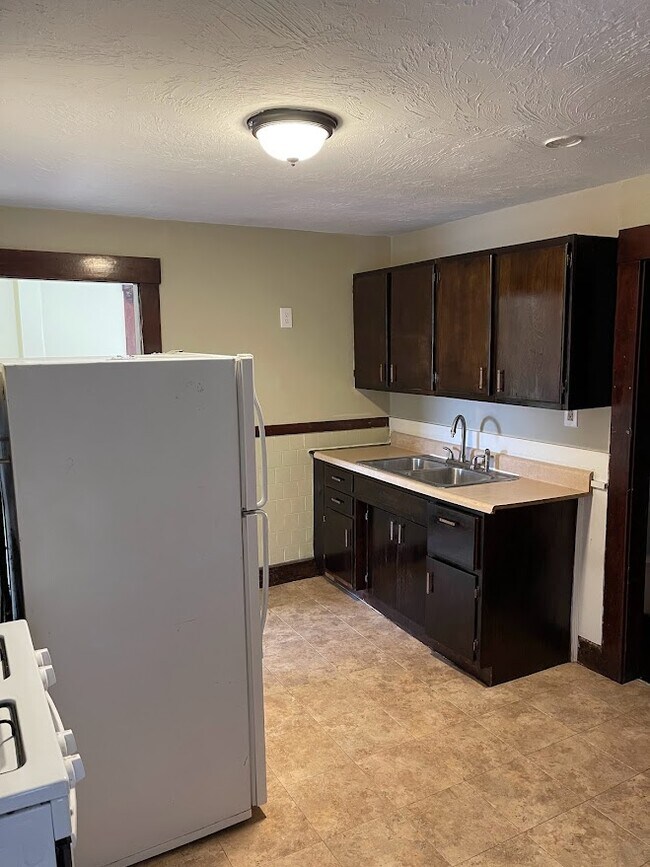 38 Foster St Rentals in Southbridge, MA