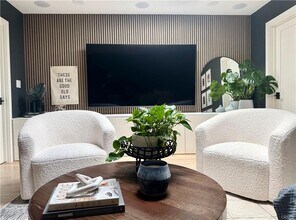 21700 Mulholland Dr in Los Angeles, CA - Building Photo - Building Photo