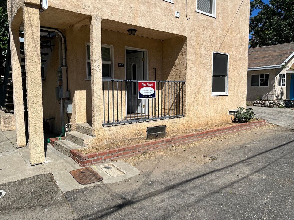 209 C St in Roseville, CA - Building Photo