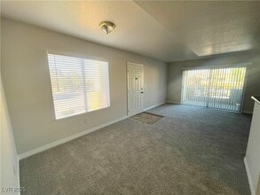 8070 W Russell Rd in Las Vegas, NV - Building Photo - Building Photo