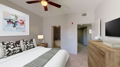 Taiko Village in Burbank, CA - Foto de edificio - Building Photo