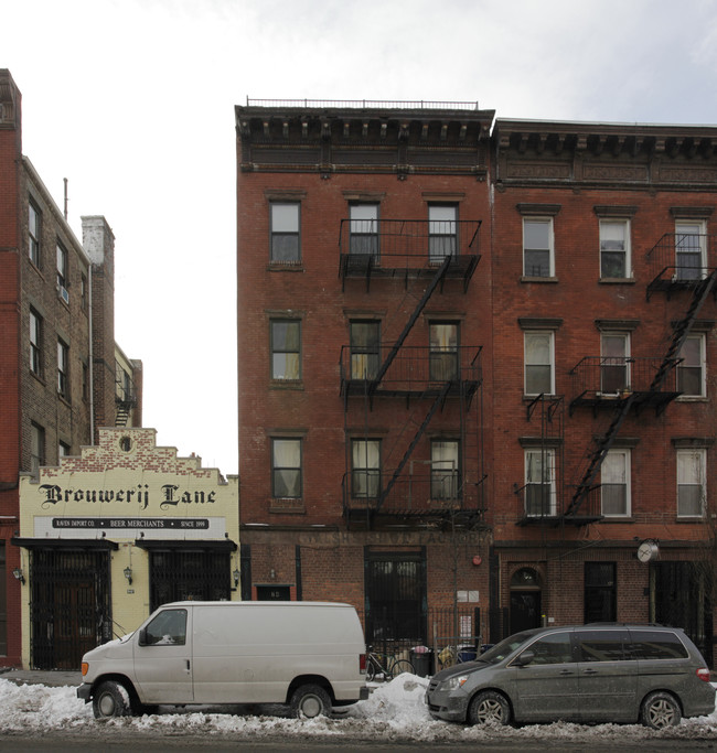 74 Greenpoint Ave in Brooklyn, NY - Foto de edificio - Building Photo