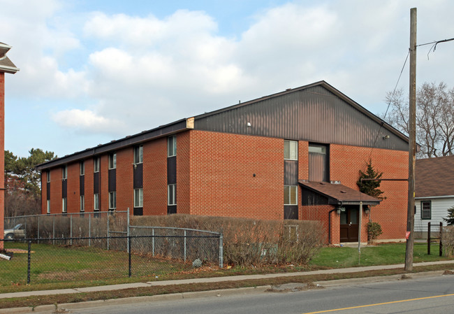 610 Bloor St E in Oshawa, ON - Building Photo - Building Photo