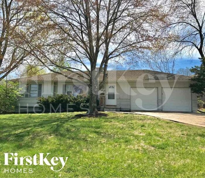 8951 E 83rd St in Raytown, MO - Building Photo
