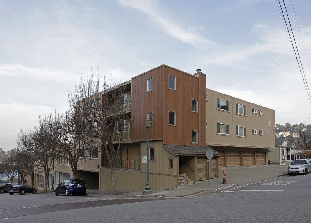 398 Klamath St in Brisbane, CA - Building Photo