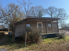 10372 GA-106 in Carnesville, GA - Building Photo - Building Photo