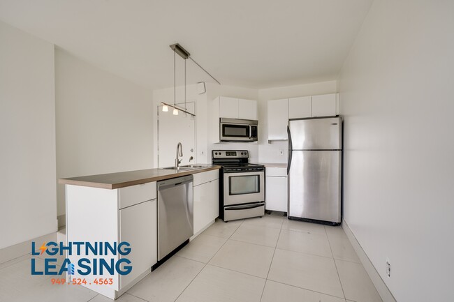 3949-3945 Los Feliz Blvd in Los Angeles, CA - Building Photo - Building Photo