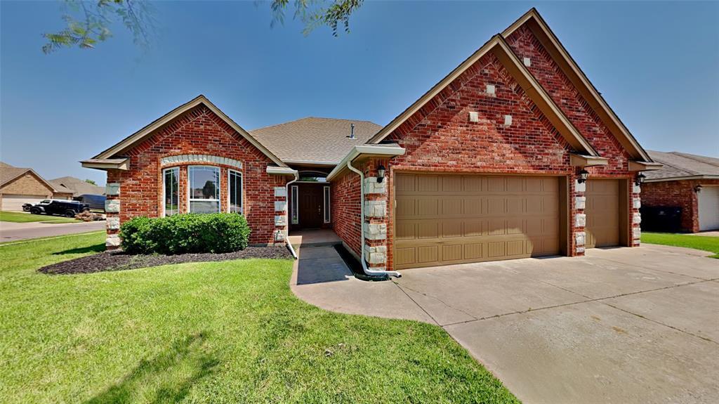 10217 SW 28th Cir in Yukon, OK - Building Photo