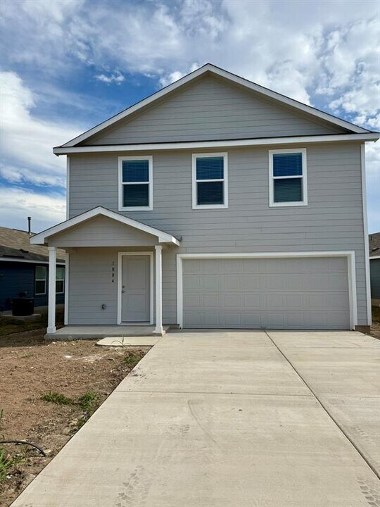 1004 Soapstone Pass in Maxwell, TX - Building Photo