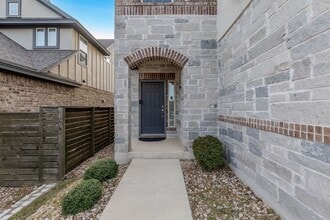 3651 Sandy Brook Dr in Round Rock, TX - Building Photo - Building Photo