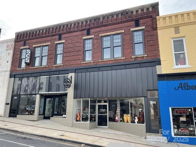 property at 233 W Main St