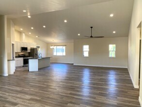 302 Lolly Ln in Dallesport, WA - Building Photo - Building Photo