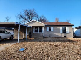 1017 S Holly Dr in Midwest City, OK - Building Photo