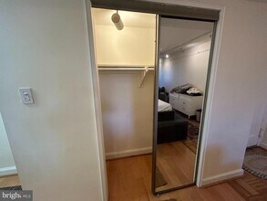 1587 N Colonial Terrace-Unit -103-X in Arlington, VA - Building Photo - Building Photo