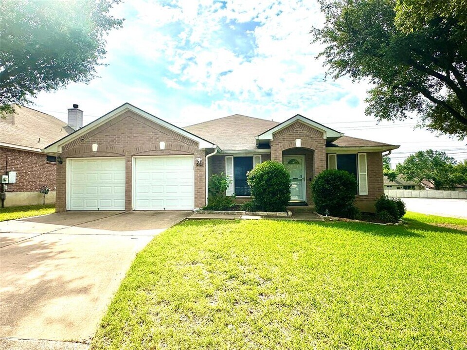 14901 Babbling Brook Dr in Austin, TX - Building Photo