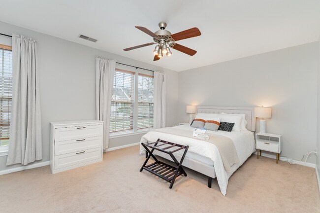 4919 Sunburst Ln in Charlotte, NC - Foto de edificio - Building Photo