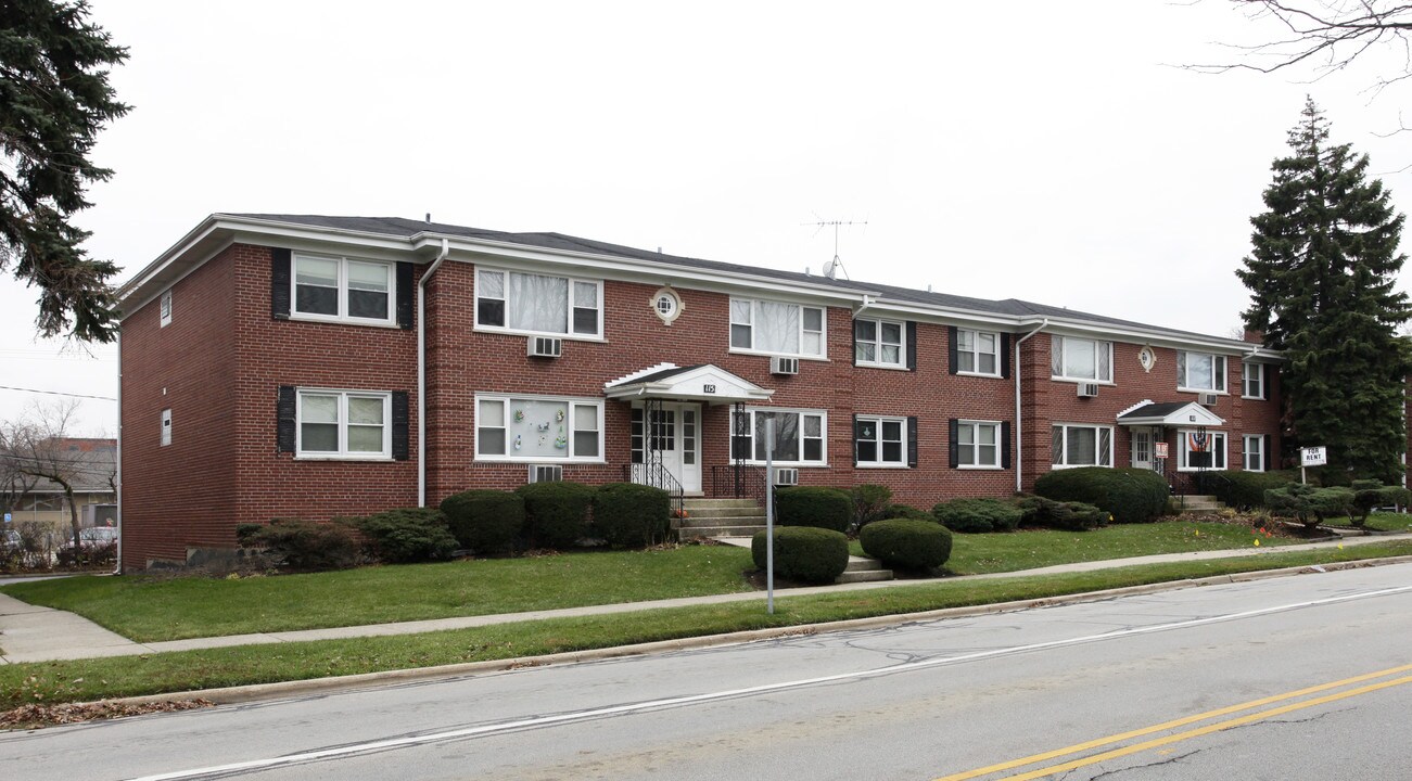 115 E Thomas St in Arlington Heights, IL - Foto de edificio